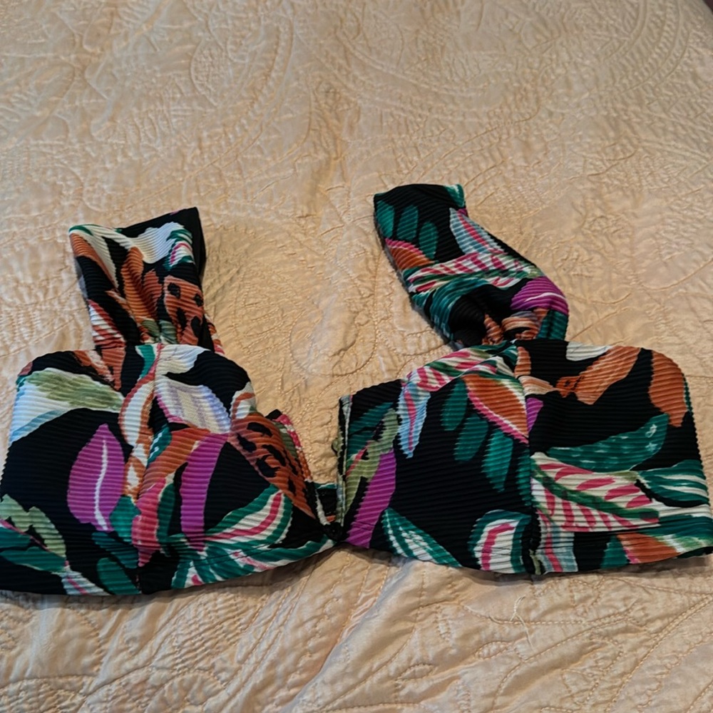 PLUS SIZE XL ( 16-18) bikini/swim top.